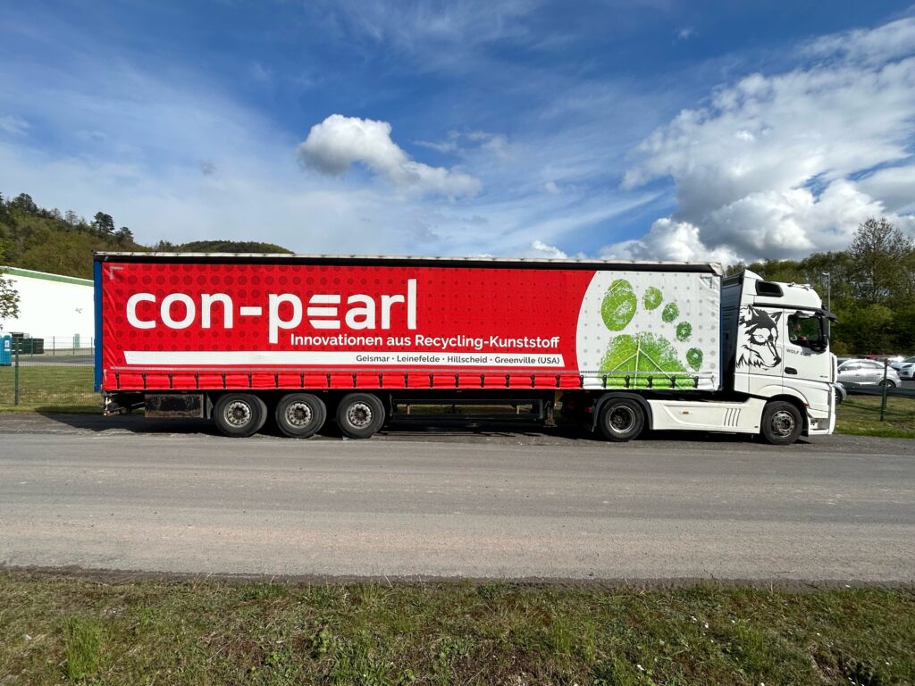 Truck from Spedition Wolf with con-pearl cover