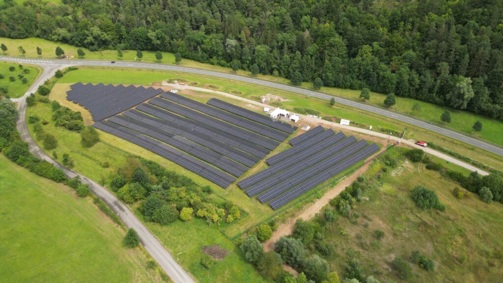 Flyover of the new solar park from con-pearl