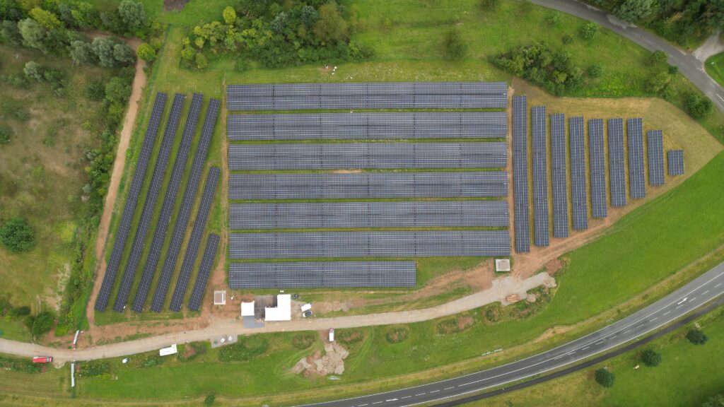 The new con-pearl solar park with 6,324 modules on an area of 18,890 m²